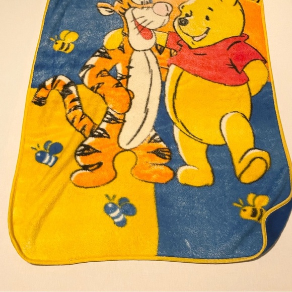Winnie the Pooh and Tigger Blanket 58” x 43” - Picture 12 of 16